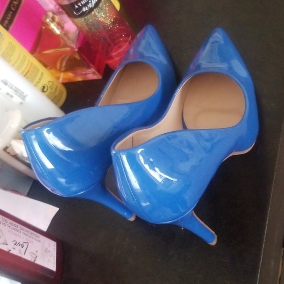 Shoes - Picture 4 of 4